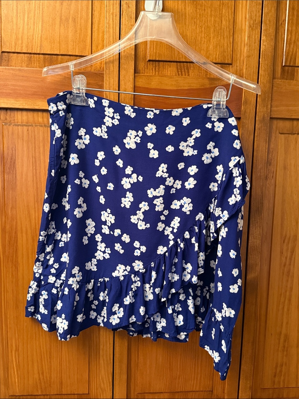 Adorable NWOT Women’s Navy Blue Floral Ruffle Skirt size 18